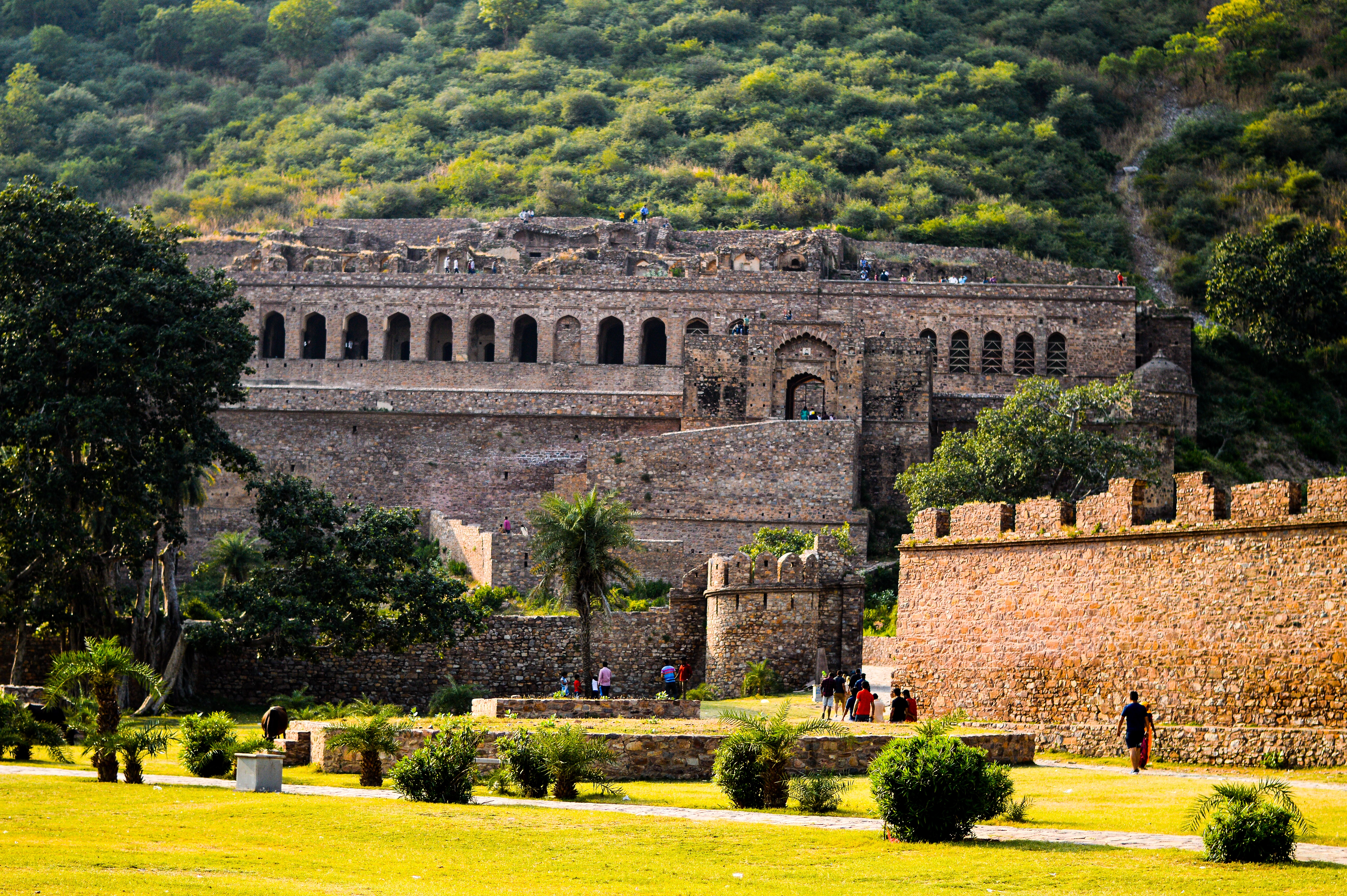 "Bhangarh Fort against the backdrop of the Aravalli Range, showcasing historical architecture and mysterious ambiance in Rajasthan, India"