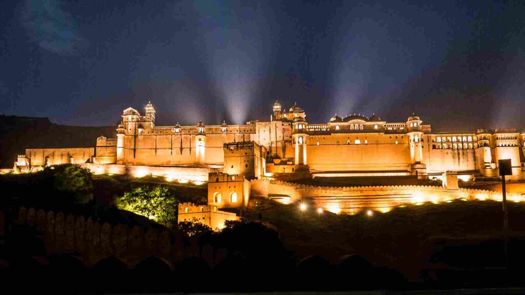 Illuminated Amer Fort during the light and sound show. Image credit: Wikimedia.





