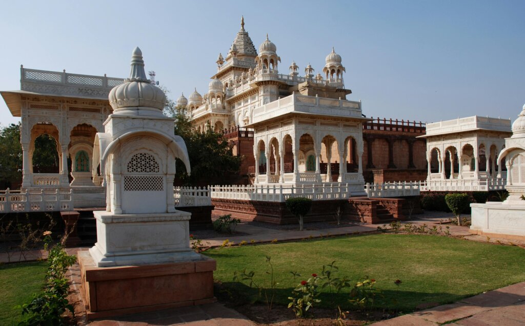  Jaswant Thada monument in Samark, Rajasthan, India, surrounded by lush greenery under a clear blue sky. Photo by Tom D'Arby on Pexels.