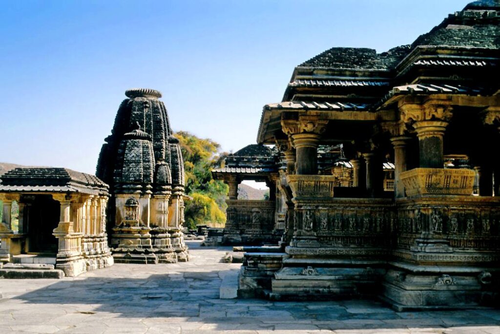 Nagda Temple Udaipur - Ancient architecture and intricate carvings. Image by Google Wikimedia.