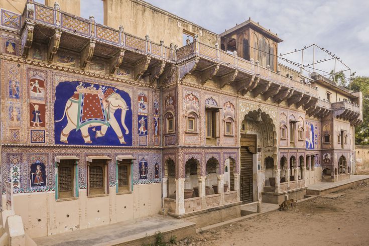 Old paintings adorning the exterior walls of buildings in Shekhawati region, Rajasthan, India. Photo sourced from Pinterest.