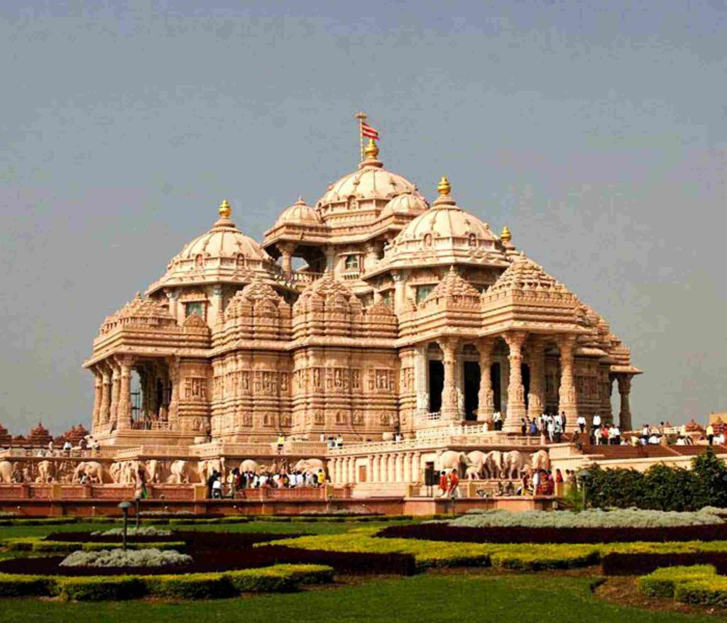 Swaminarayan Akshardham Temple in Delhi - Majestic architectural marvel with intricate carvings and serene ambiance. Image courtesy: PixaHive.