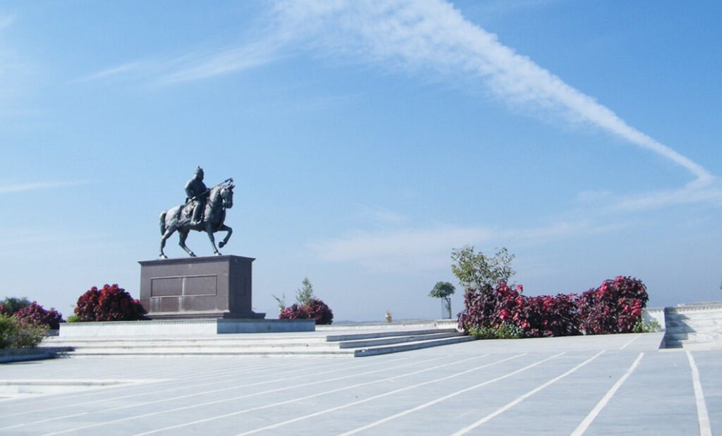 Image of Maharana Pratap Memorial in Udaipur, featuring a statue of Maharana Pratap astride his horse, symbolizing valor and leadership.