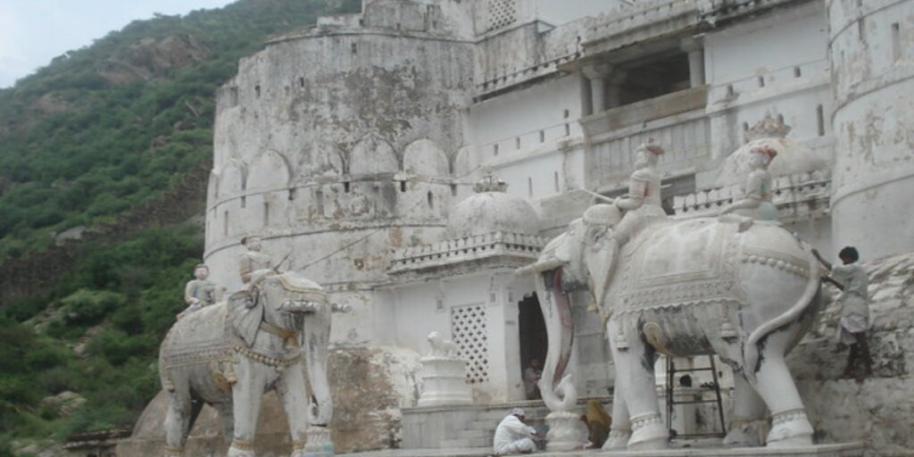 Image by Flickr featuring the majestic Sarneshwar Temple in Sirohi, Rajasthan, showcasing intricate architectural details and spiritual ambiance against a scenic backdrop.