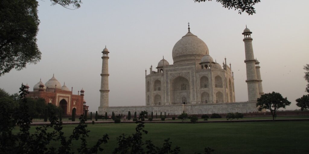 Taj Mahal with ground in front, Agra - Image by Flickr