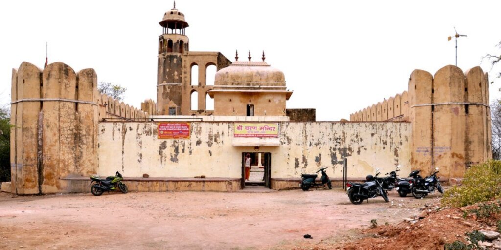 A close-up view of Charan Mandir, a temple adorned with intricate architectural details, located in Jaipur, India.