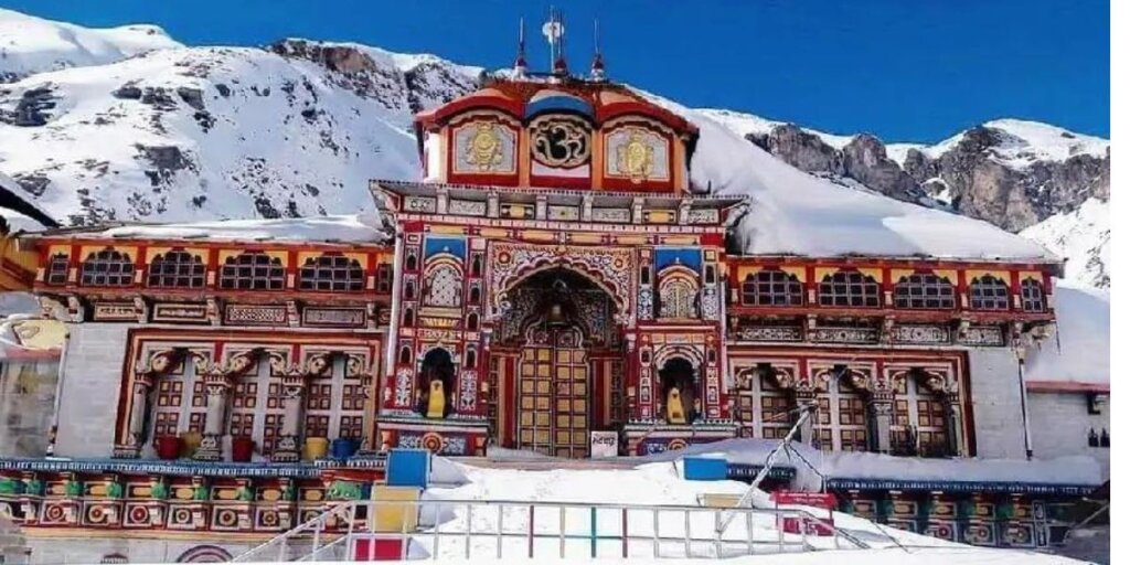 Exterior view of the solitary Badrinath Temple in Uttarakhand, India, with snow-capped peaks in the background