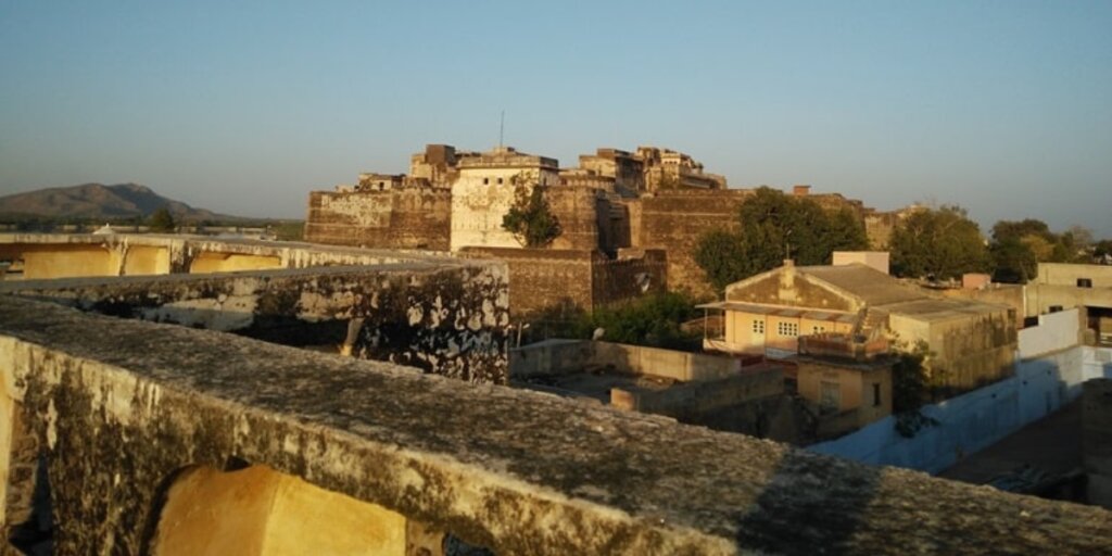 Scenic view of Kishangarh Fort in Ajmer, Rajasthan, showcasing its majestic architecture against the backdrop of blue skies