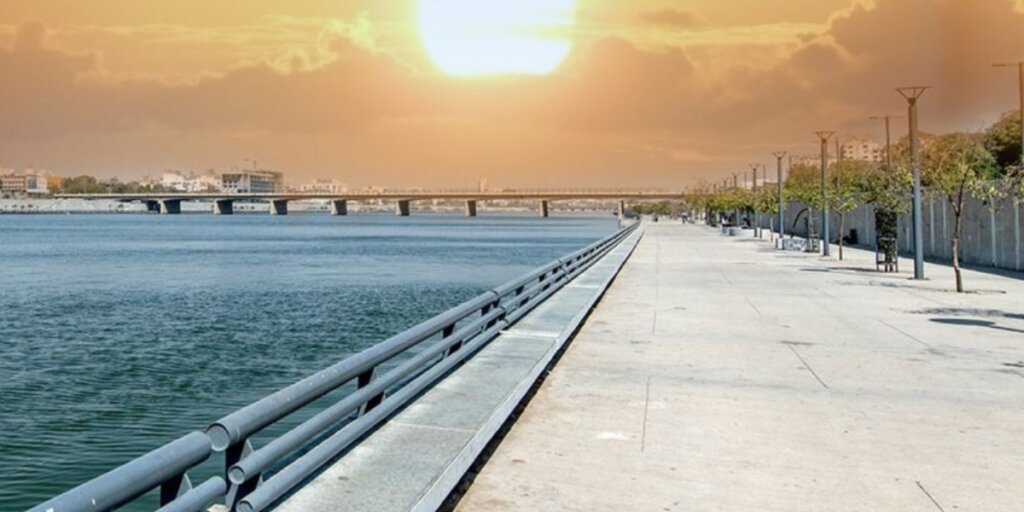 The Tapi Riverfront in Surat, Gujarat, offers scenic walks, lush gardens, and a peaceful escape from urban bustle, making it a popular spot for relaxation and recreational activities.