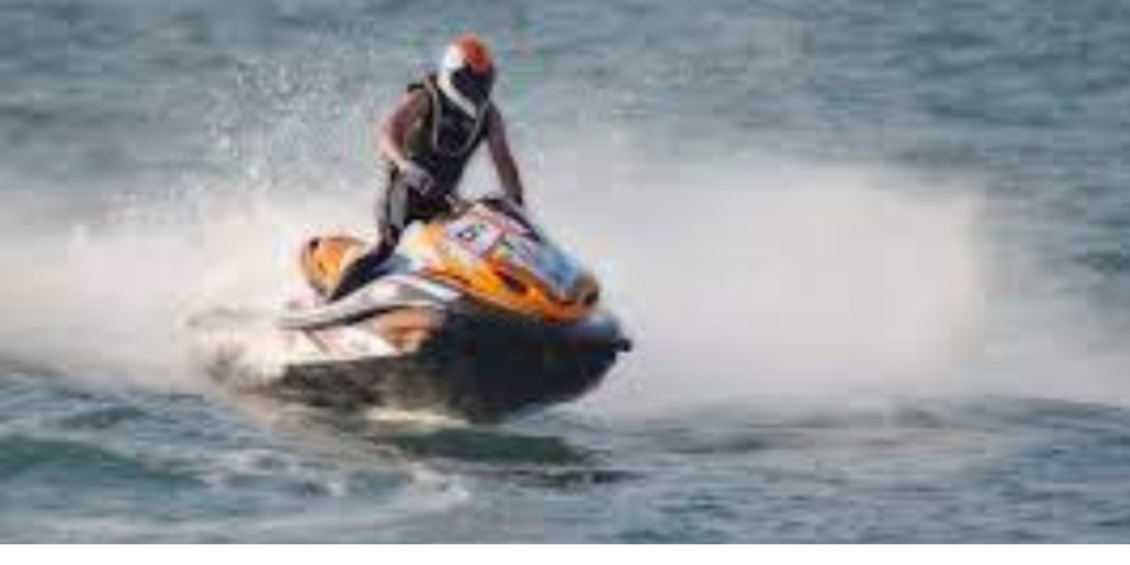 A speedboat racing across the waters near Marina Beach, Chennai, creating splashes and leaving trails of white foam. Image available on PxHere.